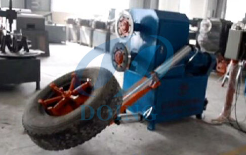 Tyres two-side cutting machine running vedio