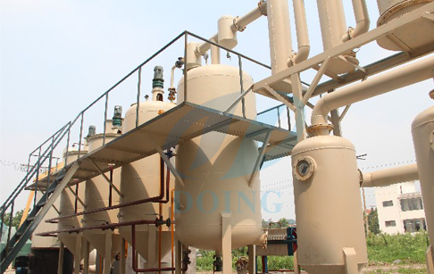 Converting commercial plastic to oil refining plant
