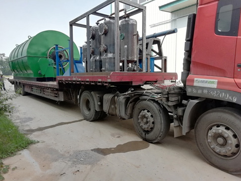Hunan customers' one set of 12T waste tyre pyrolysis plant was delivered yesterday