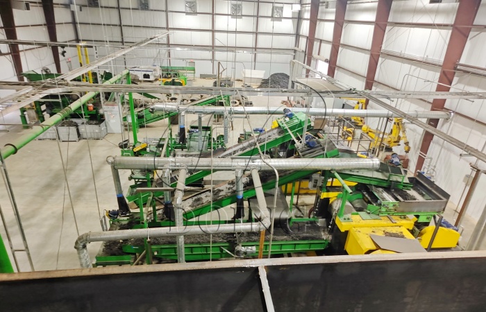 Pretreatment machine for waste tires