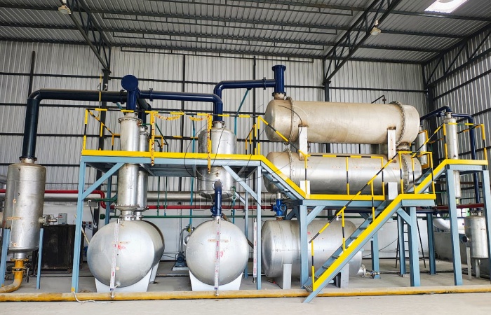 batch type plastic to oil pyrolysis machine in India