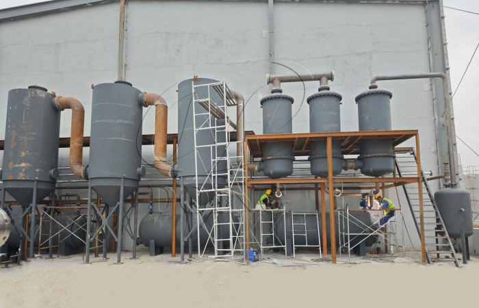 Fully-continuous oil sludge pyrolysis equipment project installed in China